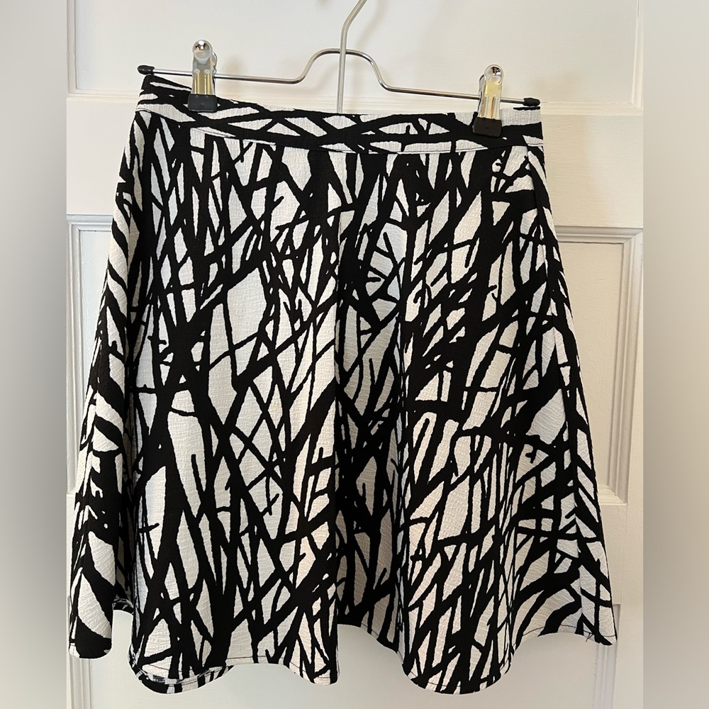 LAST CHANCE! Patterned high waisted skirt
